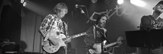 Koncert v Orto baru 2024, Davor Kontič (kitara), Gregor Cvetko (bas), Uroš Buh (glas)